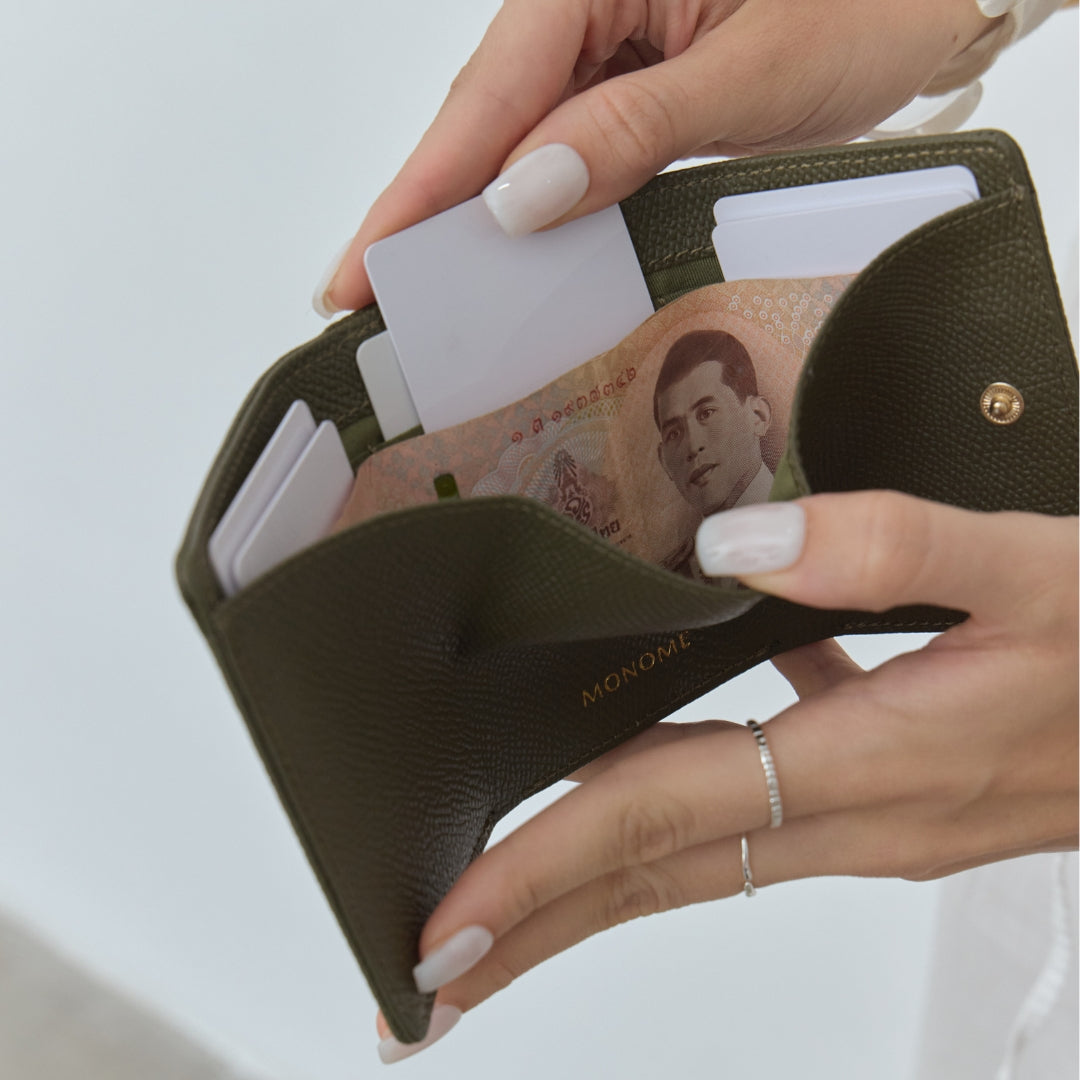 LILY Tri-fold wallet with Back zip