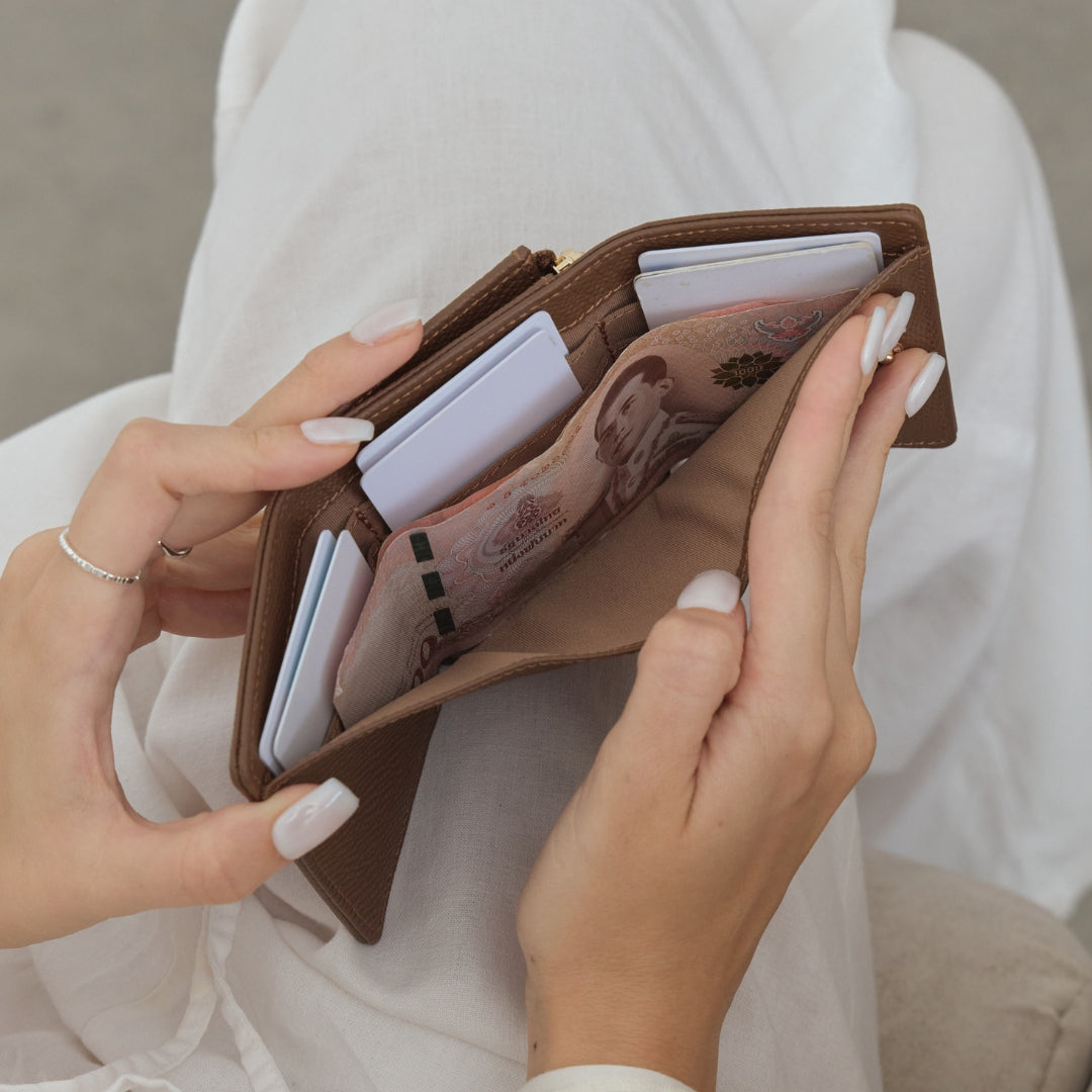 LILY Tri-fold wallet with Back zip