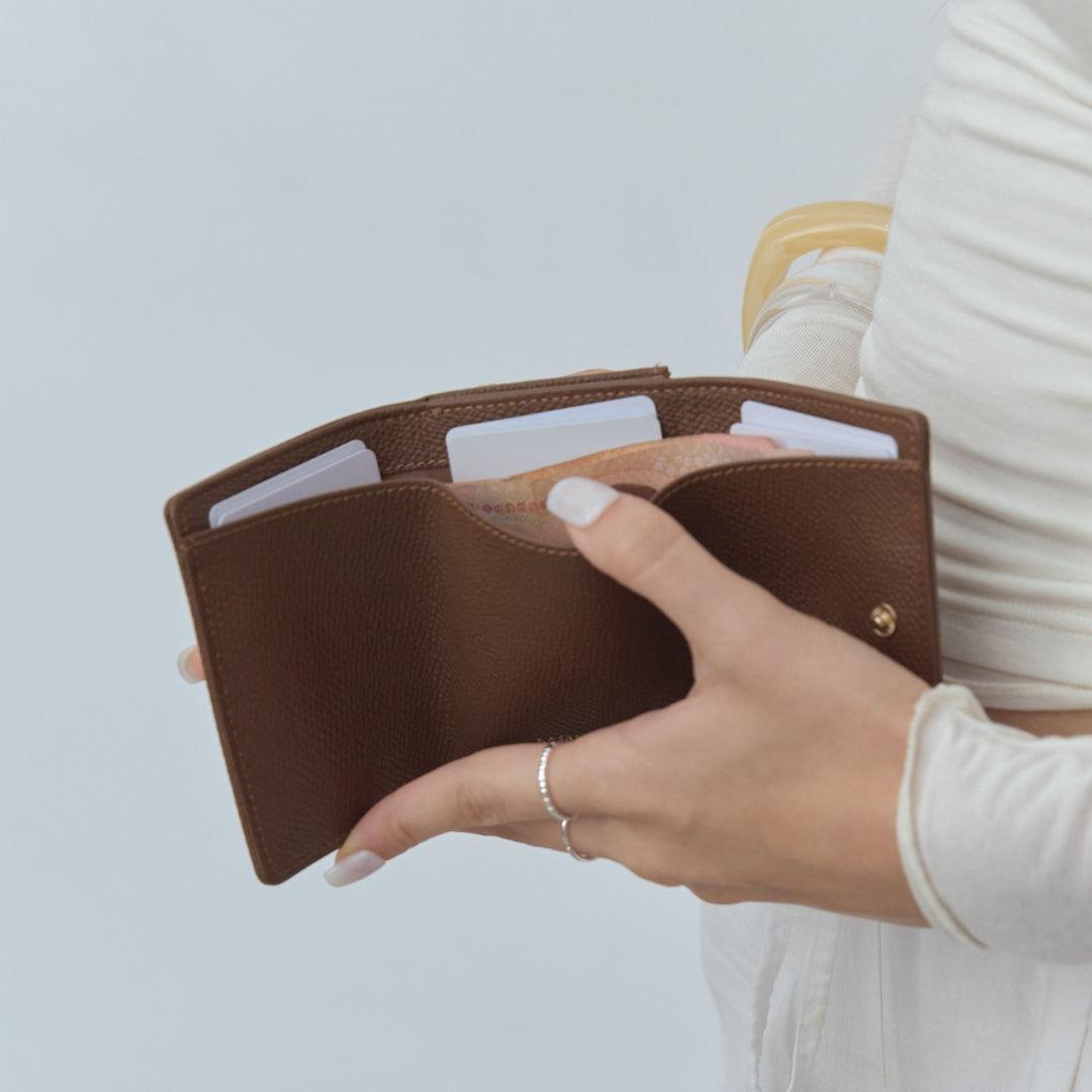 LILY Tri-fold wallet with Back zip