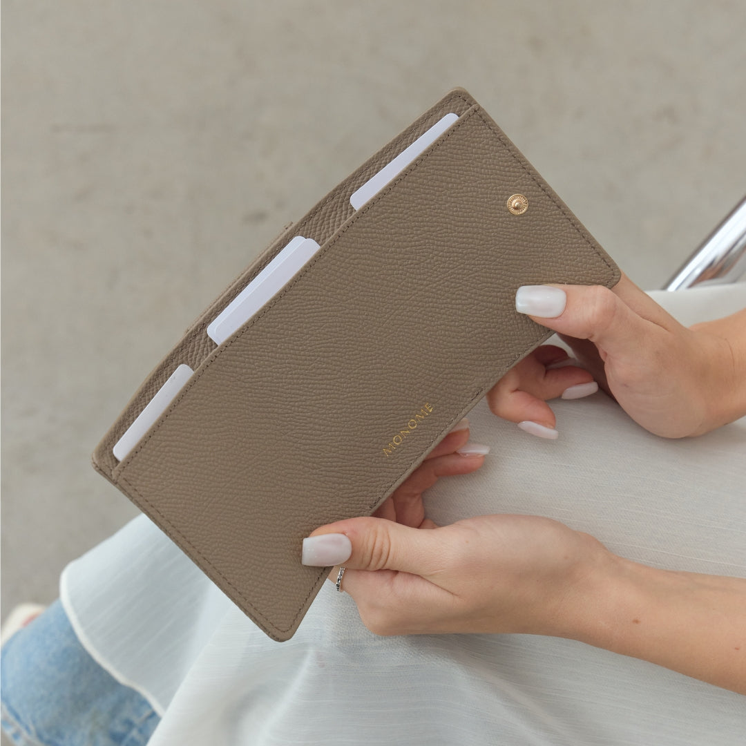 LILY Tri-fold wallet with Back zip