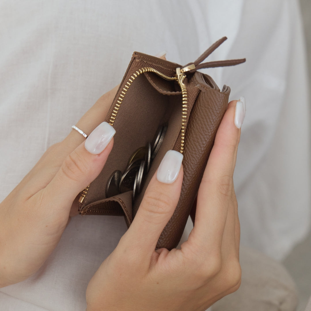 LILY Tri-fold wallet with Back zip