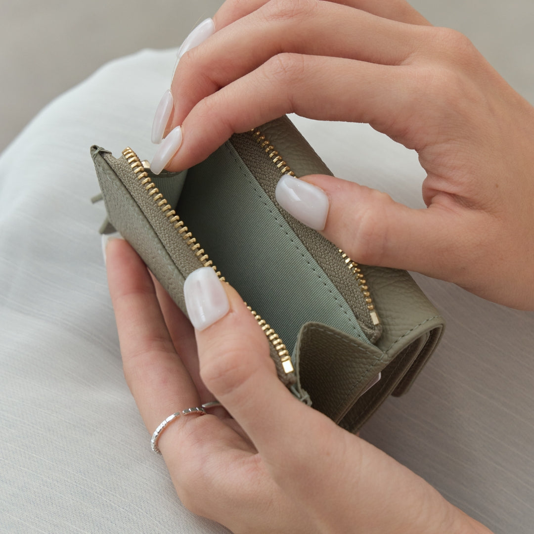 LILY Tri-fold wallet with Back zip