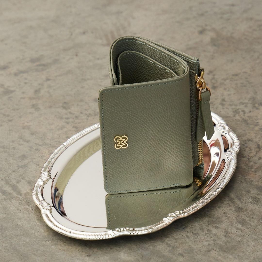 LILY Tri-fold wallet with Back zip