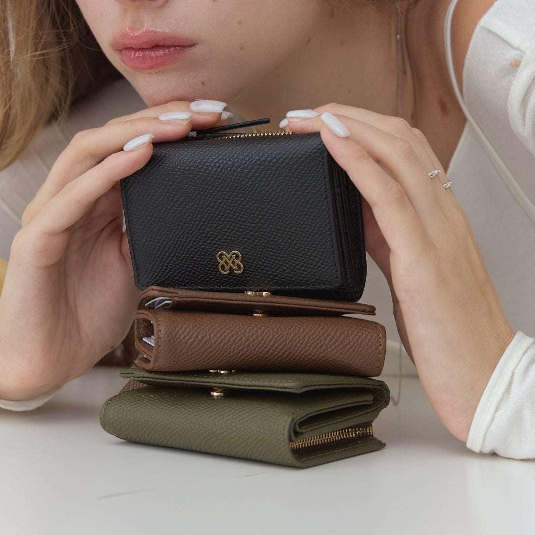 LILY Tri-fold wallet with Back zip