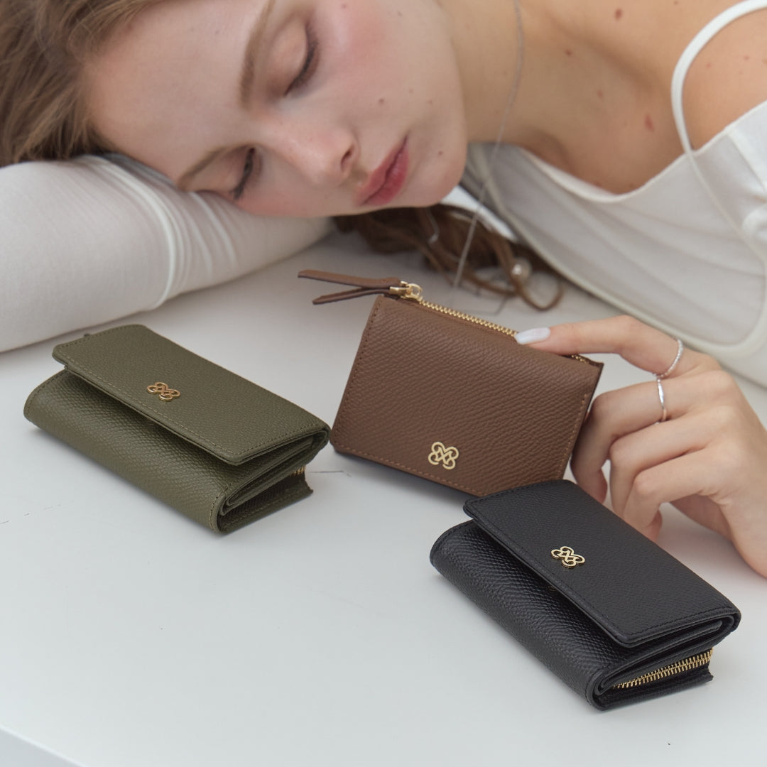 LILY Tri-fold wallet with Back zip
