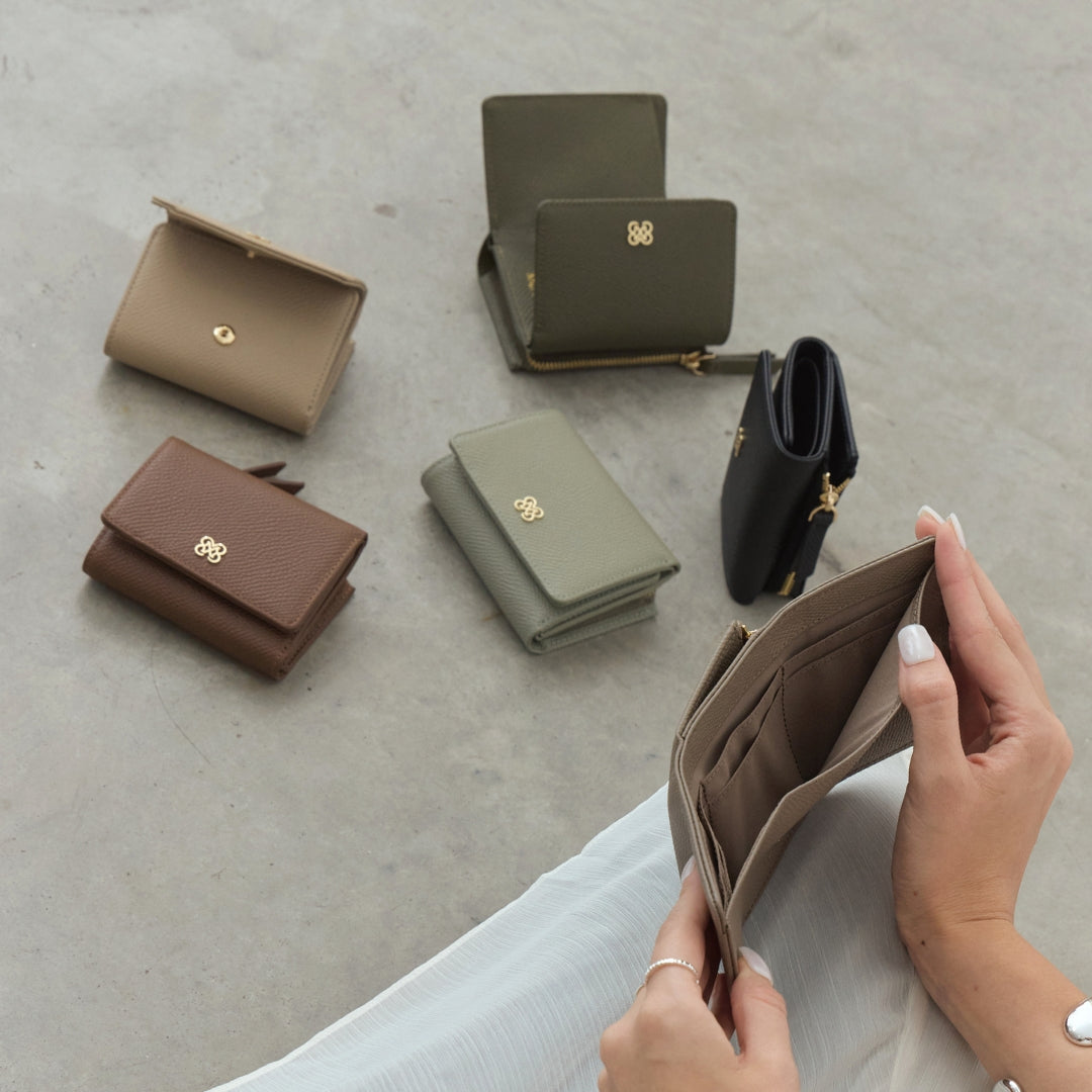 LILY Tri-fold wallet with Back zip