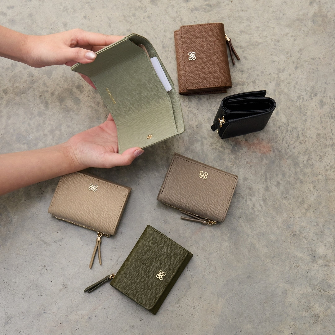 LILY Tri-fold wallet with Back zip