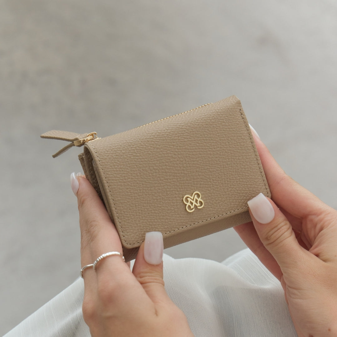 LILY Tri-fold wallet with Back zip