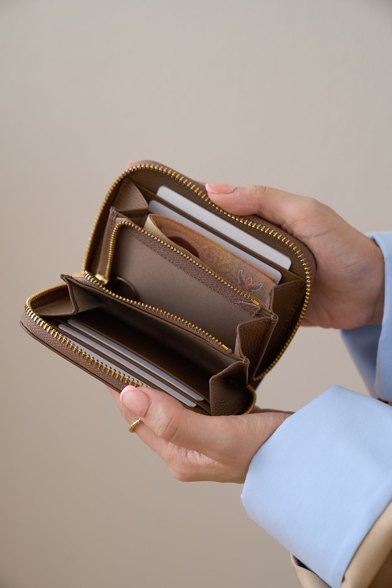 RAFFLE zip-around wallet
